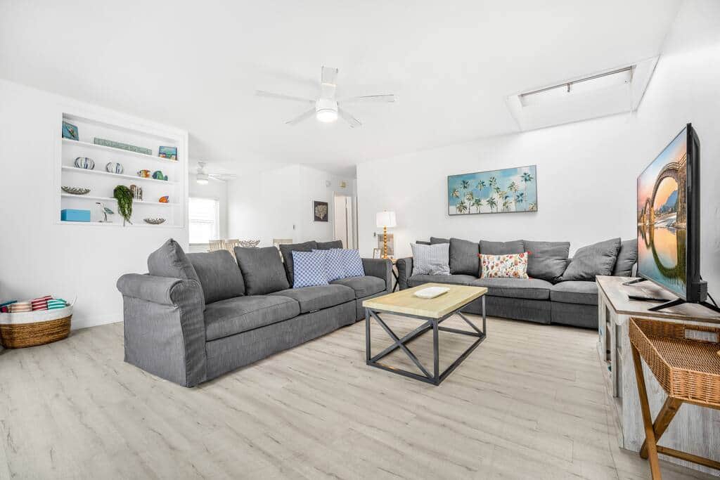 unit 2 good lving room